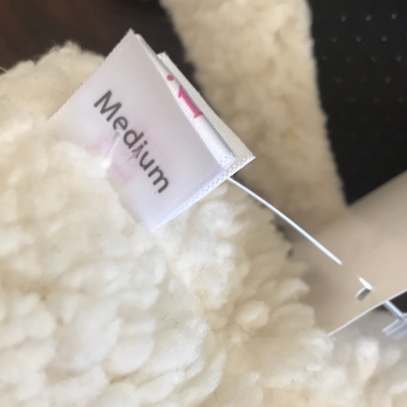 Women’s Slippers - Picture 3 of 5